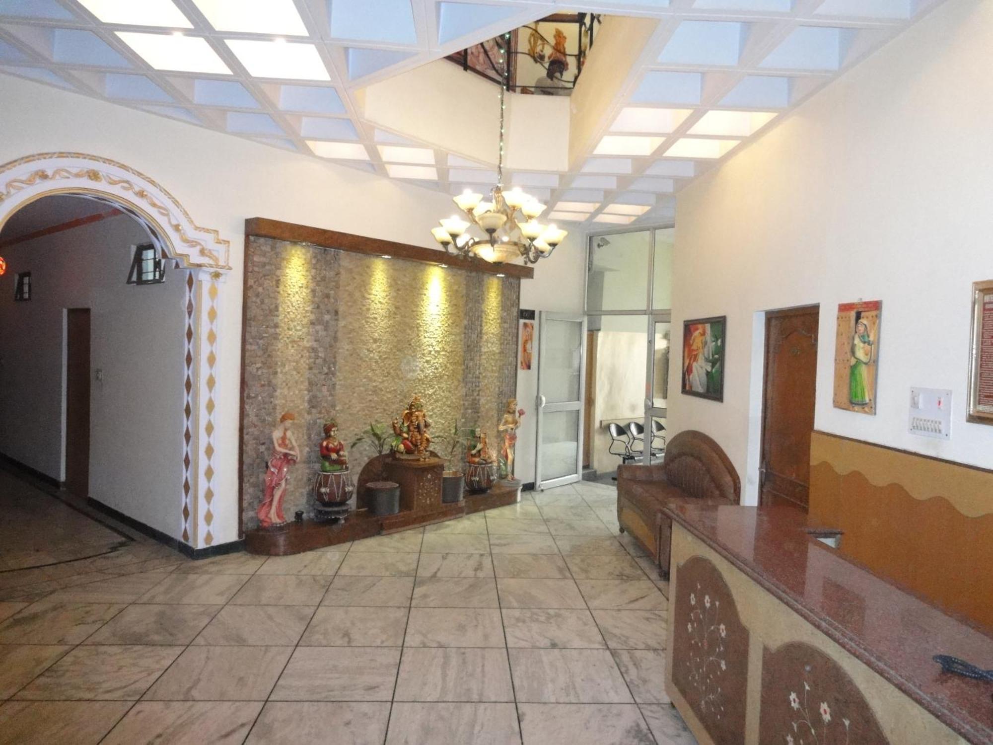 Taj Plaza, Vip Road, Hotel