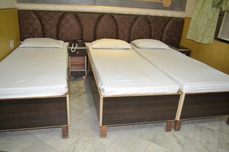 Taj Plaza, Vip Road, Hotel 3*