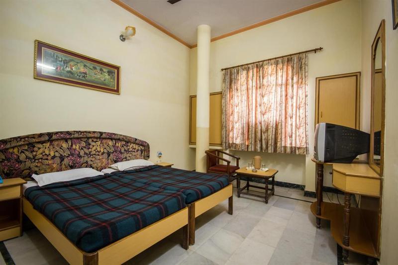 Taj Plaza, Vip Road, Hotel