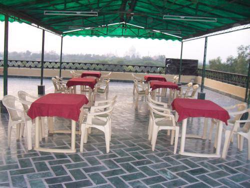 Taj Plaza, Vip Road, 3*