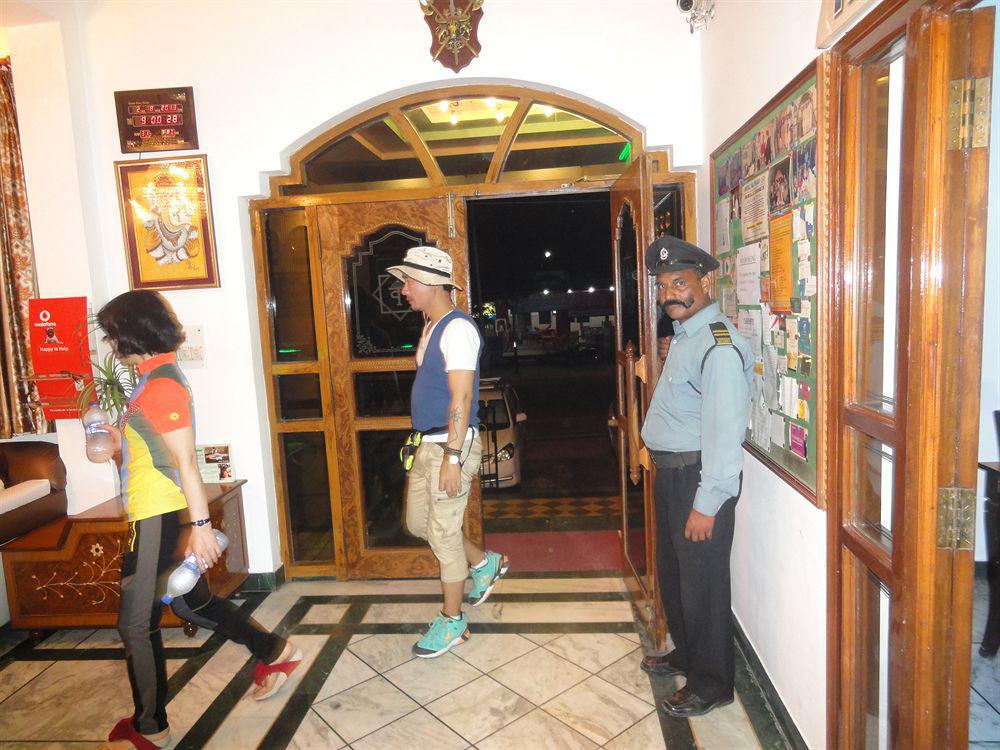 Taj Plaza, Vip Road, Hotel